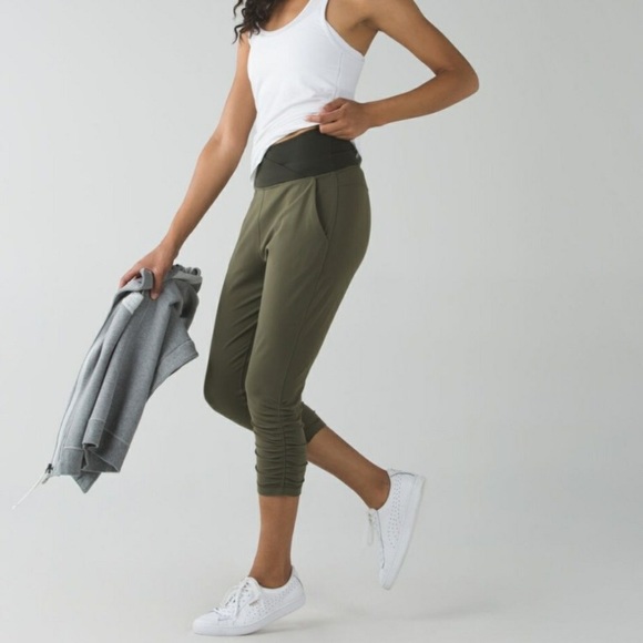 lululemon athletica Pants - Lululemon Sunset Salutation Crop Pants